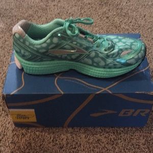 Women’s Brooks Ghost 8 Size 9.5